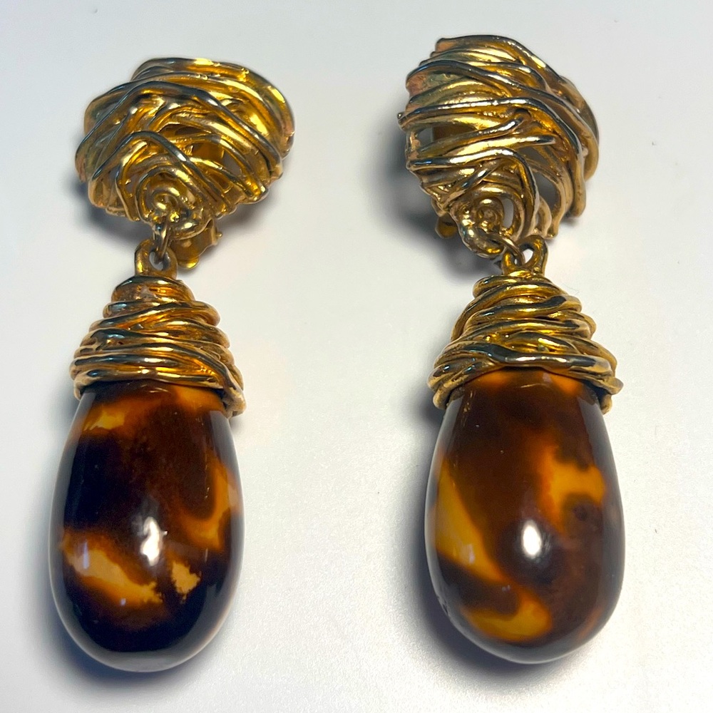 1980's Vintage Signed Anne Chez Earrings Gold Tone Metal Clip On Heavy